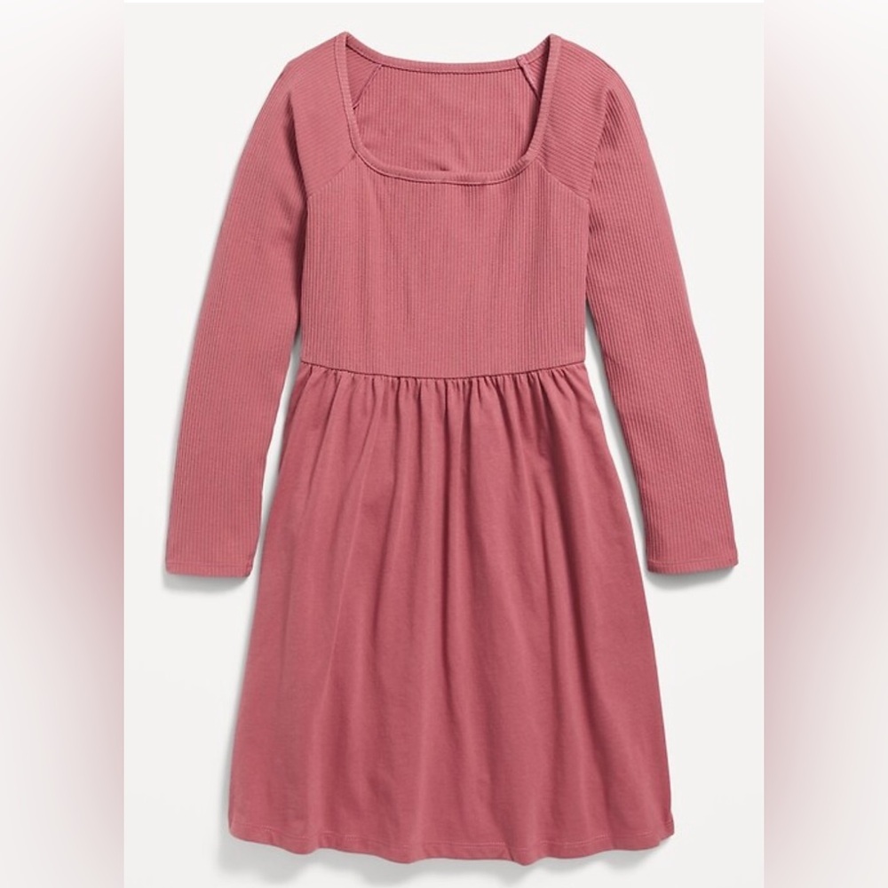 3/15$ 🛍️ Old Navy Long-Sleeve Square-Neck Fit and Flare Dress